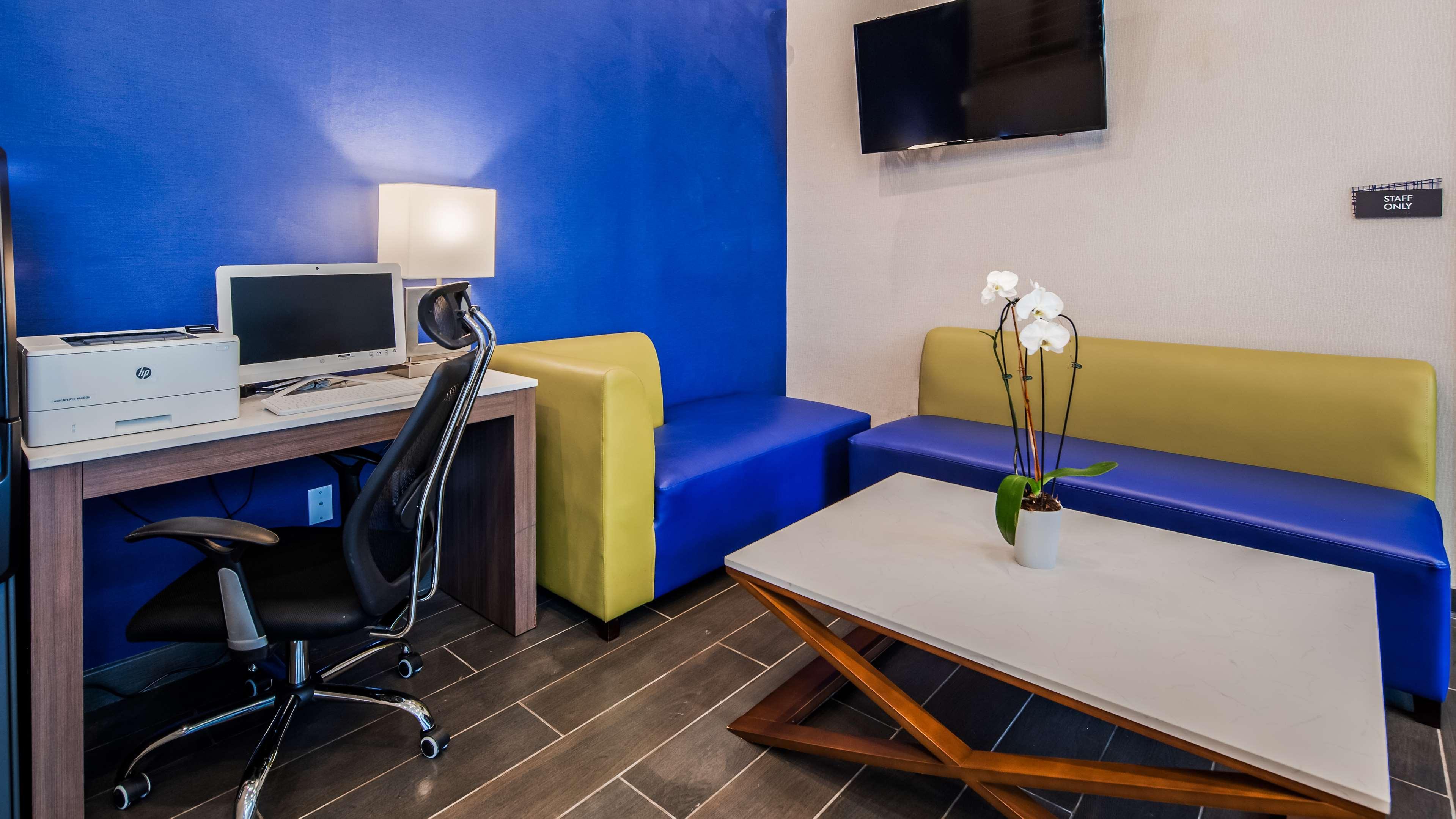 Best Western Plus Stadium Inn New York Esterno foto