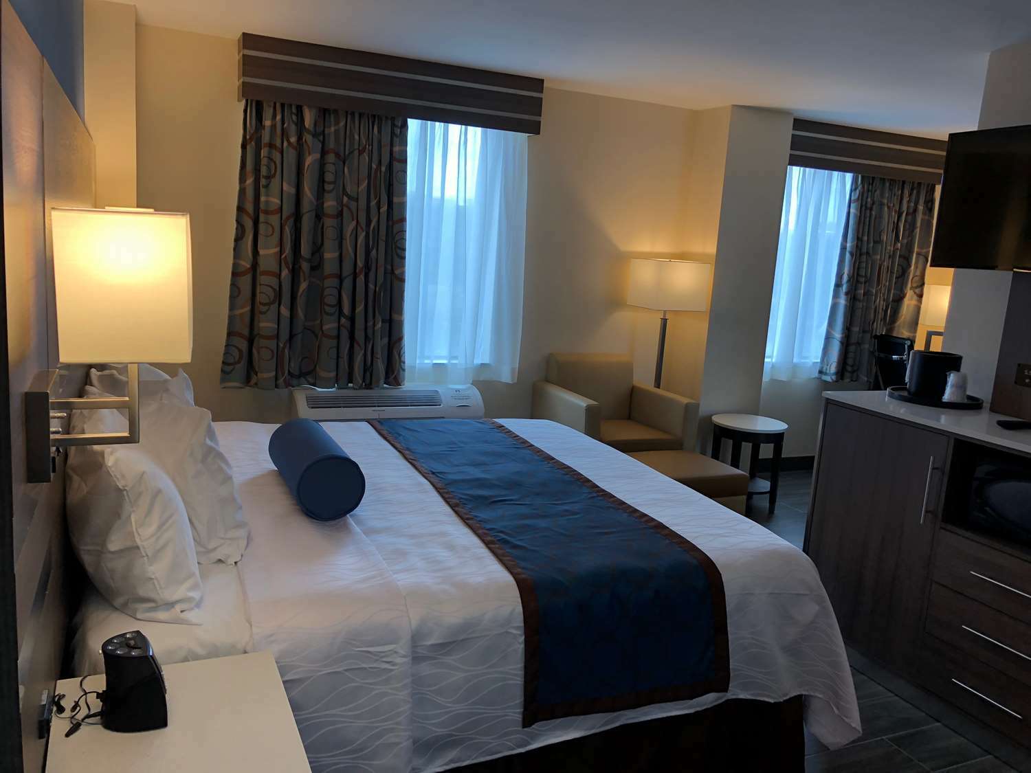 Best Western Plus Stadium Inn New York Esterno foto